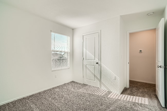 Photo - 2712 Shimsham Dr