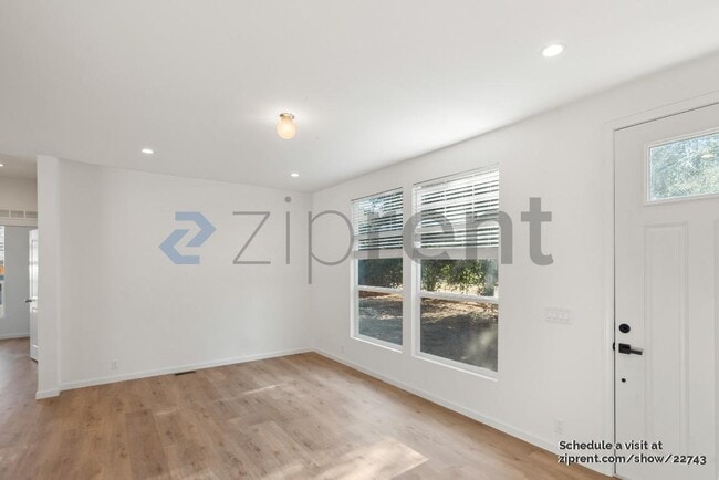 Photo - 1133 Lovell Ave Casa