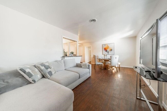 Photo - 4723 Merwin St