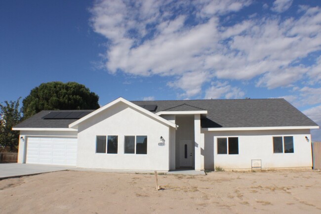 Modern Living in California City - Modern Living in California City House