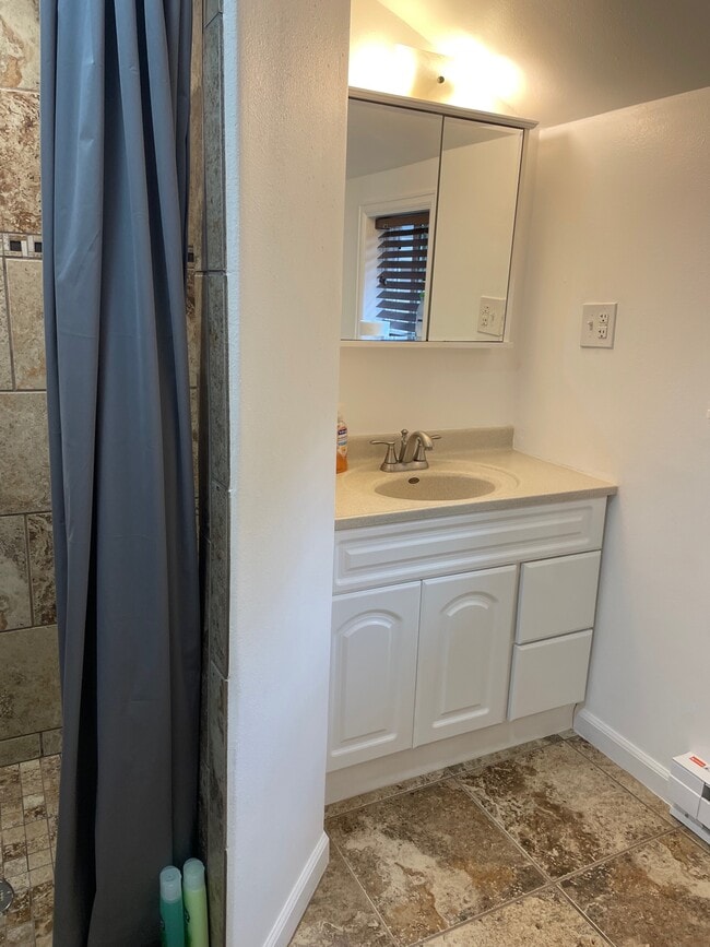 Photo - 2-912 8th St