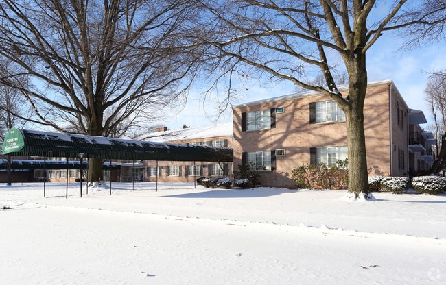 Photo - Country Club Manor