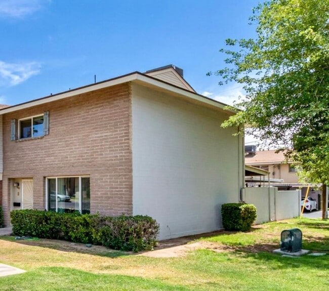 Building Photo - Charming 3BR Townhome in Phoenix