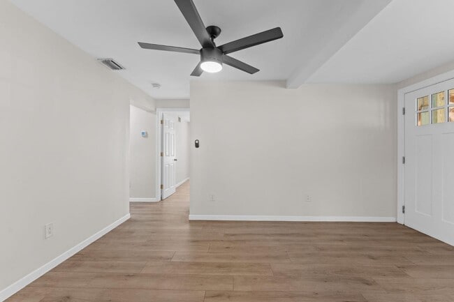 Photo - 3505 Iris St N