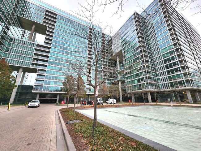 Building Photo - 9655 Woods Dr Unit 512