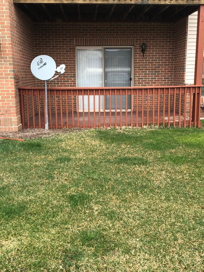 Building Photo - 2504 Eagles Circle Unit #4