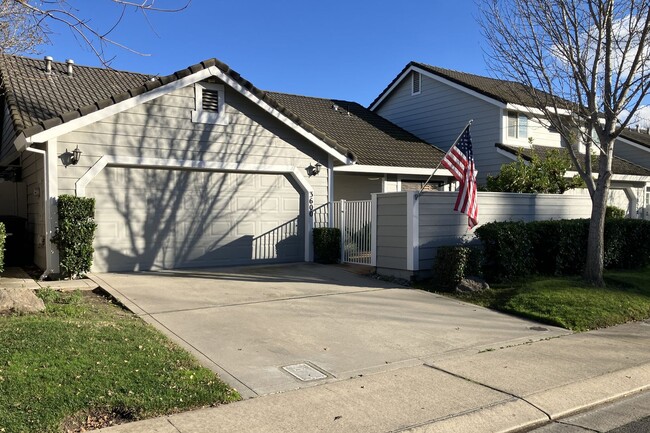 Building Photo - 3600 Thomas More Way