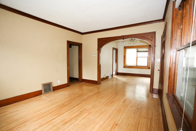 Photo - 210 Cross St Unidad Upper