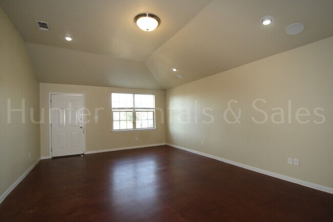 Photo - Beautiful 3 Bedroom Duplex