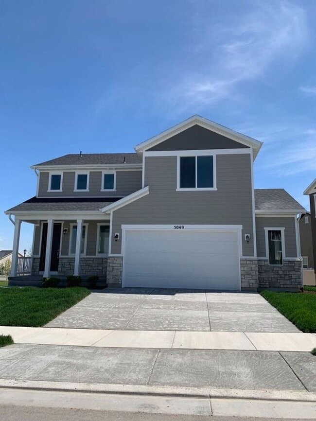 Spotless House, corner lot, 2 car attached - Spotless House, corner lot, 2 car attached