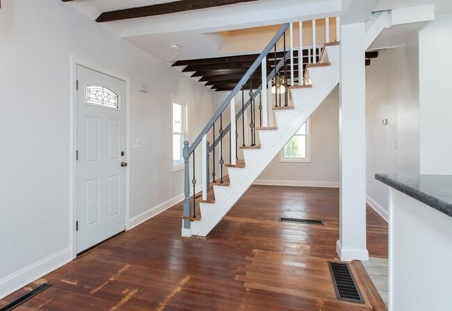 Photo - 131 N Elm St