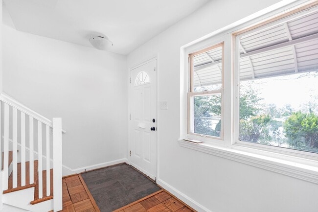 Charming 3 BR/1.5 BA Semi-Detached Home in... - Charming 3 BR/1.5 BA Semi-Detached Home in...