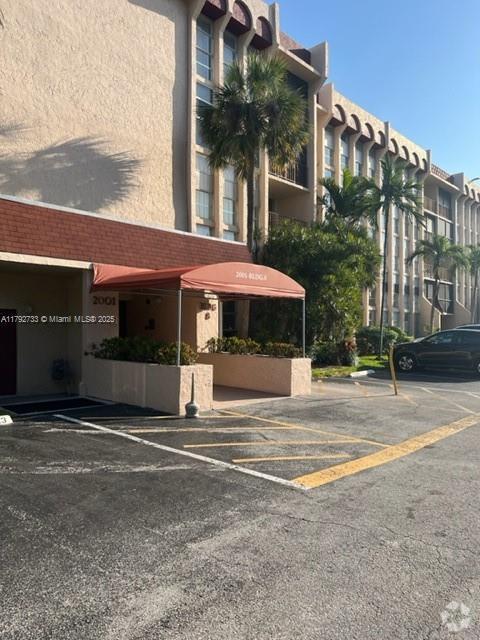 Building Photo - 2001 Atlantic Shores Blvd Unit 103 Rental