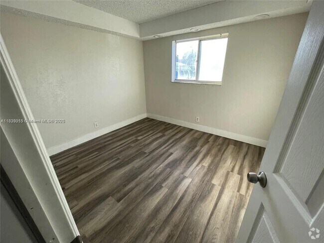Building Photo - 2150 Madison St Unit 16 Rental
