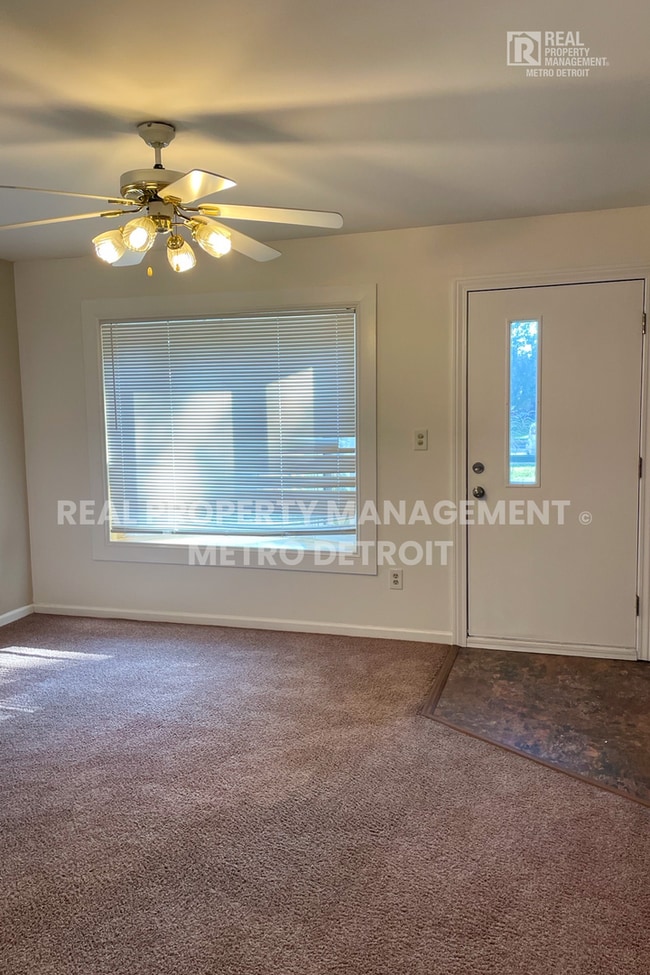 Photo - 4632 Monroe St