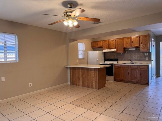 3415 N Kenyon Rd Unit 3