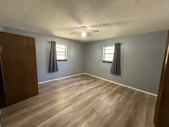 Photo - 901 N Oak Ave