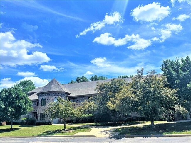 Parkwood Lake Apartments