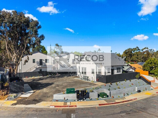 Building Photo - 832 Desty St Unit 12