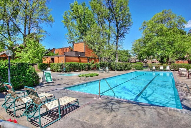 Building Photo - 888 Woodside Ln E Unit 12