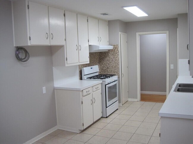 Photo - 1124 Lawrence St