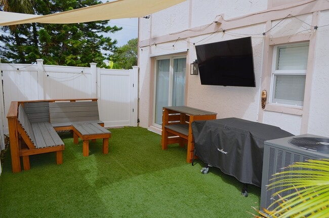 Photo - 595 Park Ave