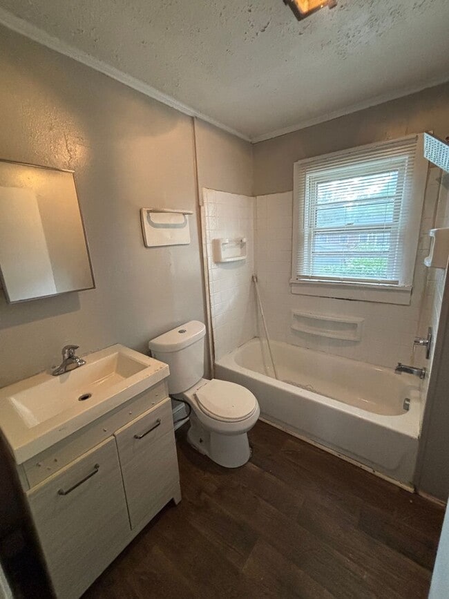 Photo - Spacious 2 Bed House - Waiting for you to Call HOME! DEPOSIT-FREE Renting option thru OBLIGO! Dep...