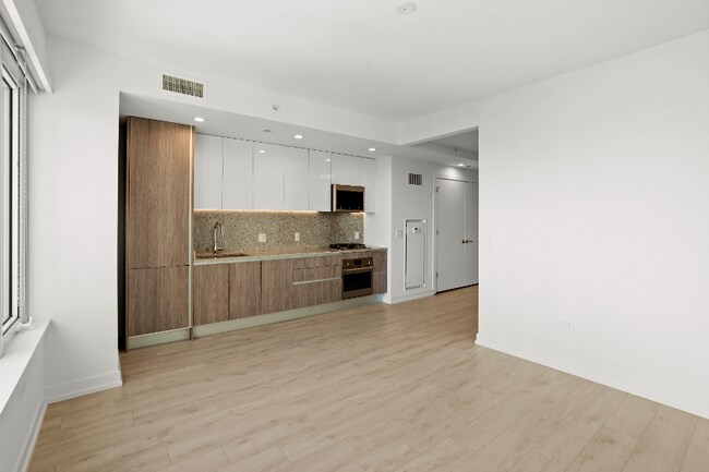 Photo - 169 W Elm St