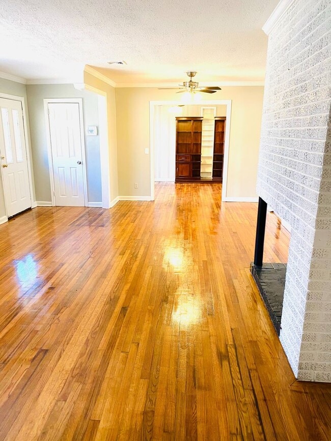 ** 4 Bed 2 Bath Located in Dalraida ** Cal... Rental House Rental in