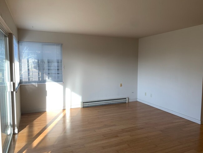 Photo - 2BR/1.5 Bath in a quiet Fremont neighborhood - Private balcony and shared backyard! Unidad 1