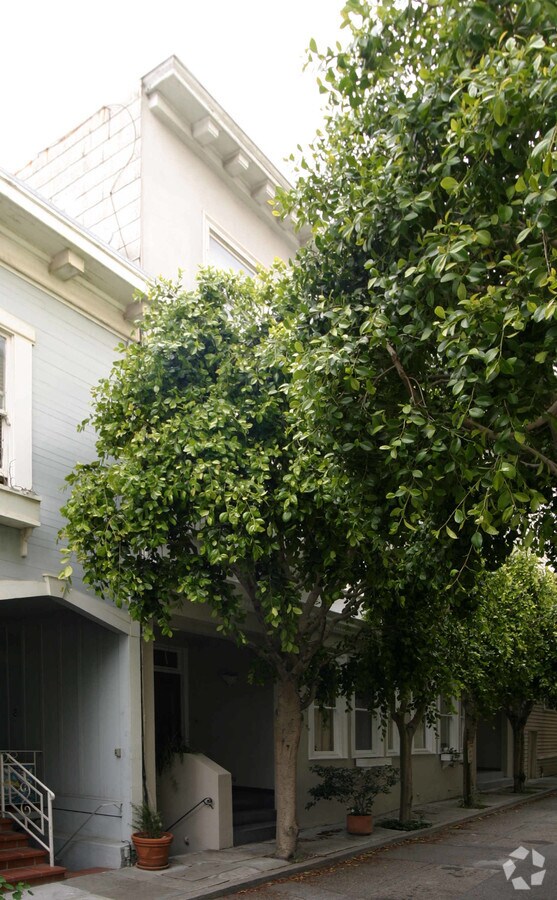 Photo - 7-19 Leroy Pl