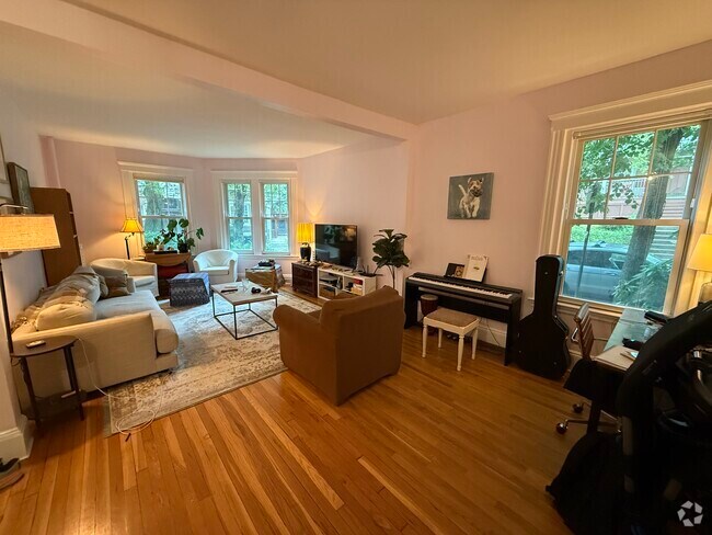 Building Photo - 87 Browne St Unit 1 Rental