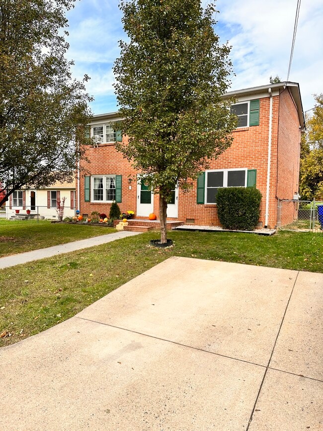 Photo - 615 Viscose Ave