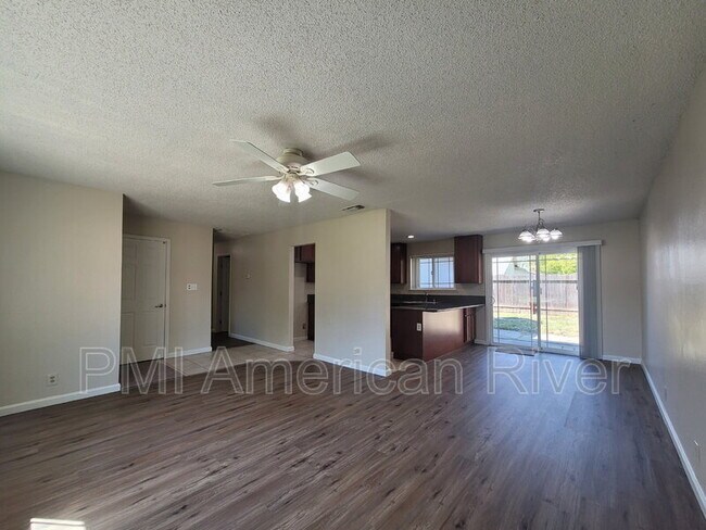 Photo - 7725 Wooddale Way