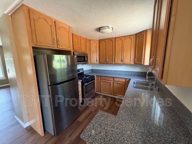 2124 Ethan Wy