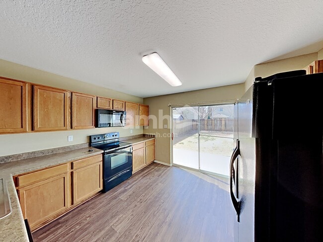 Photo - 9239 Pacific Maple