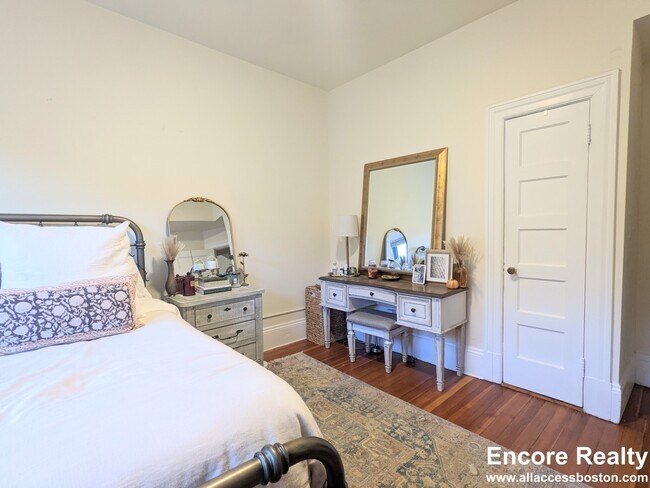 81 Griggs Rd Unit 3