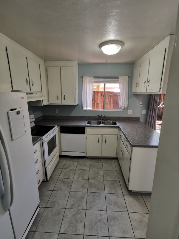 2035 Alta Loma St