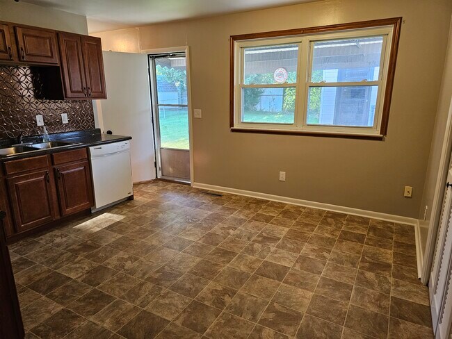 Photo - 433 Hiler Rd