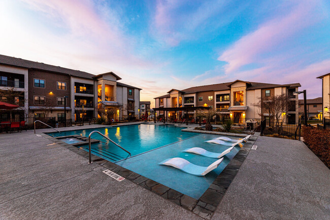 Building Photo - Loretto at Creekside Rental