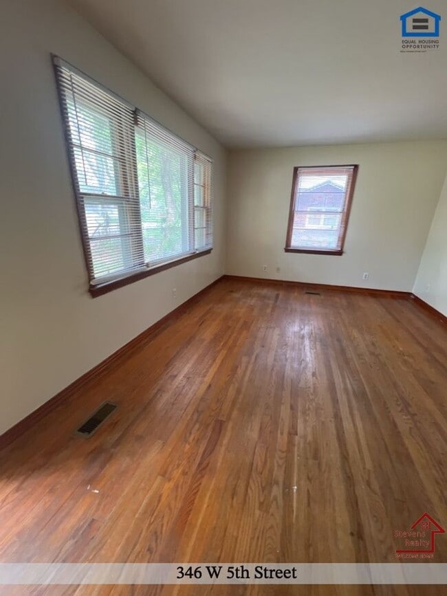 Photo - 346 W 5th St