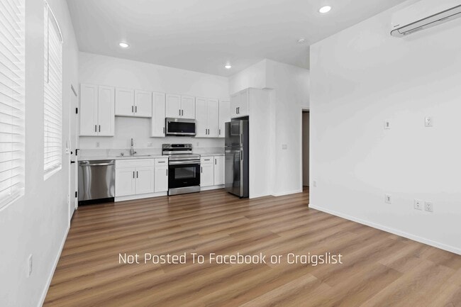 Photo - 2850 Nye St