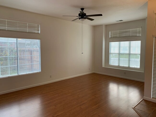 Photo - Lovely 4 Bedroom, 2 Bath Home in Dixon