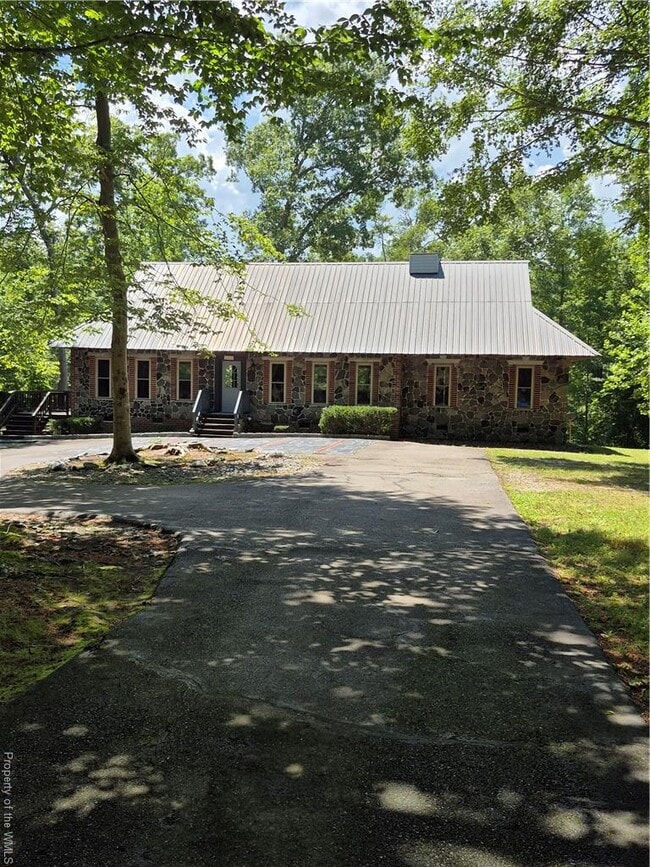 Photo - 9050 Higgins Rd