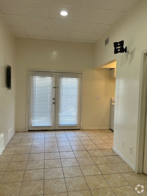 Building Photo - 205 W King St Unit C Rental