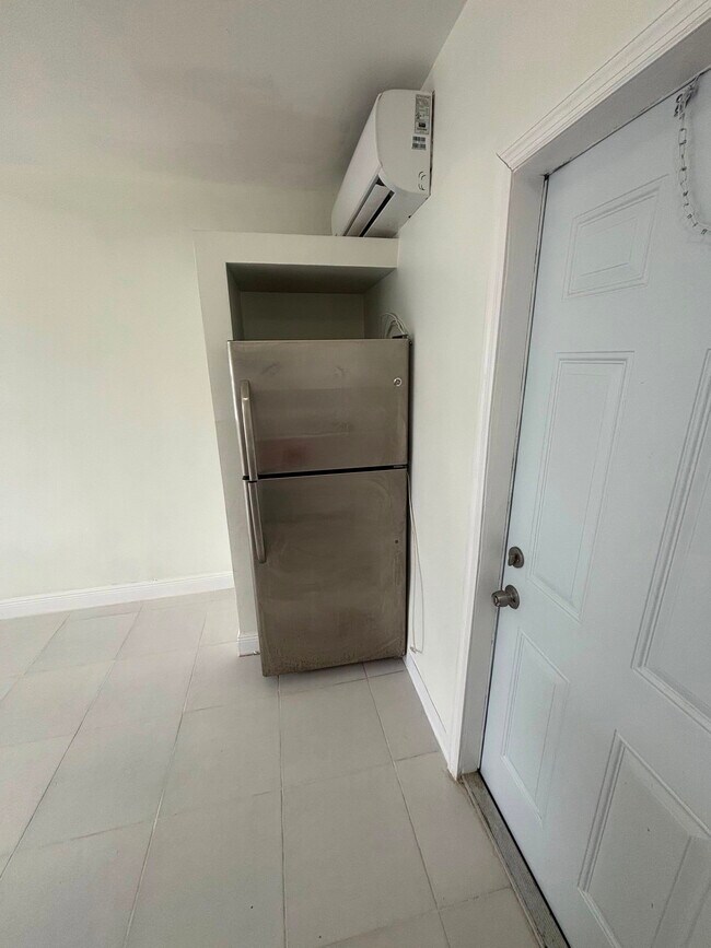 Photo - 121 SW 5th Ct Unit 2