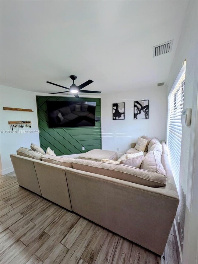 Photo - 301 NW 51st St