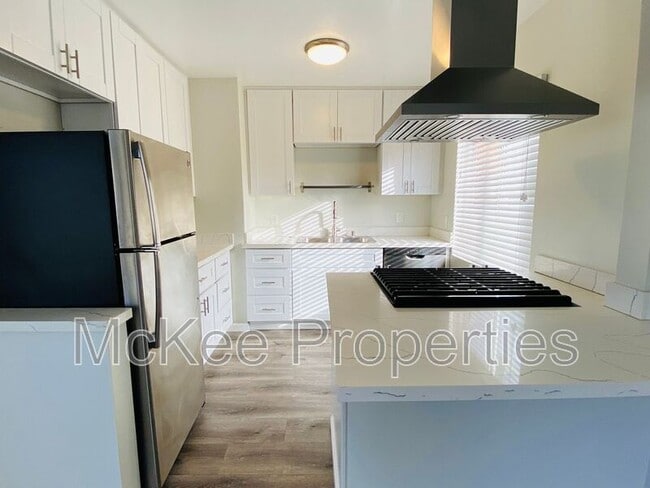 Photo - 220 Fir St