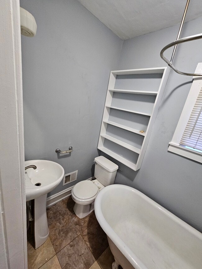 Photo - 430 W Clinton St Unit B