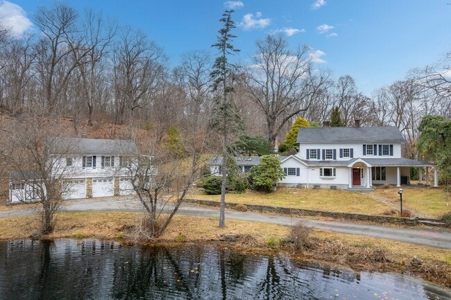 Building Photo - Beautiful 4 Bedroom 3.5 Bathroom Home On Quiet Tree-Lined Street In Millwood.